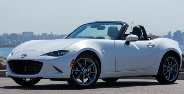 Въпреки че е най-малко мощният роудстър в този списък, 2024 Mazda MX-5 Miata е много способен, с разпознаваем дизайн, игриво оформление със задвижване на задните колела и два стила на каросерията: кабриолет и RF. Първият вариант има мек покрив, докато моделът RF разполага с прибиращ се твърд.

Всички модели MX-5 Miata разполагат с 2,0-литров четирицилиндров двигател, произвеждащ 181 к.с.  Двигателят работи с шестстепенна скоростна кутия, задвижваща задните колела. Стандартно MX-5 Miata получава шестстепенна механична скоростна кутия. Има обаче и опционална шестстепенна автоматична скоростна кутия с монтирани на волана лостчета.